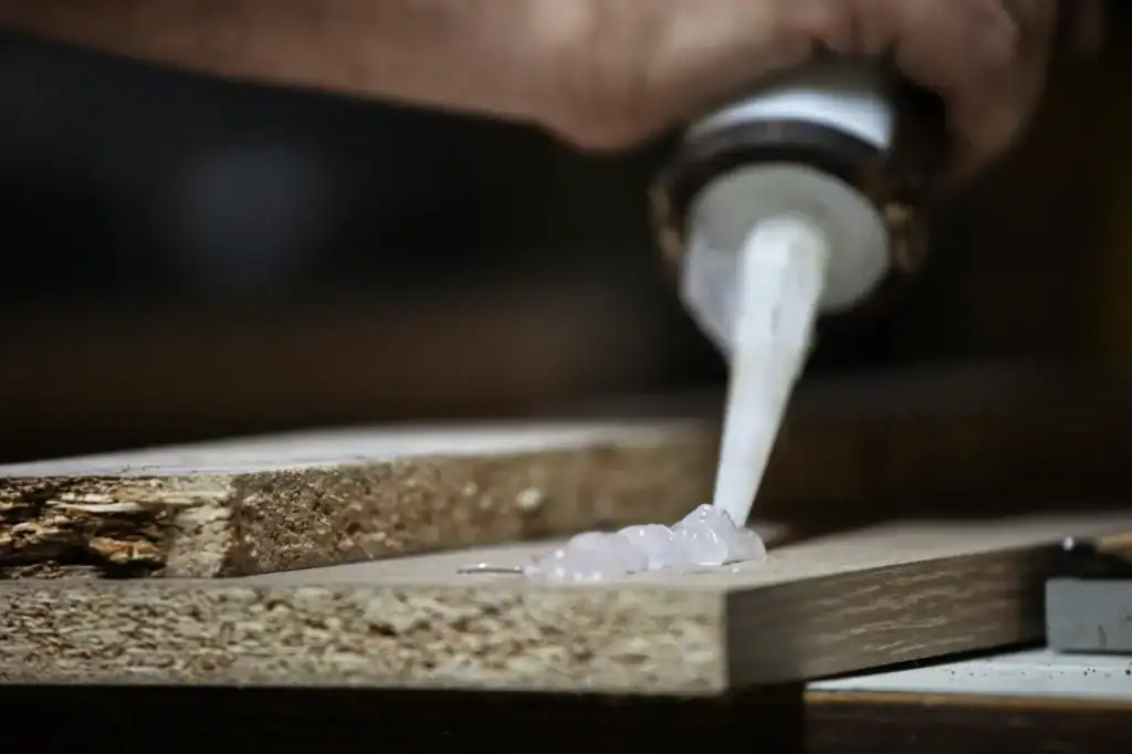 Farbton.Weber macht Fugenarbeiten im Zürcher Oberland